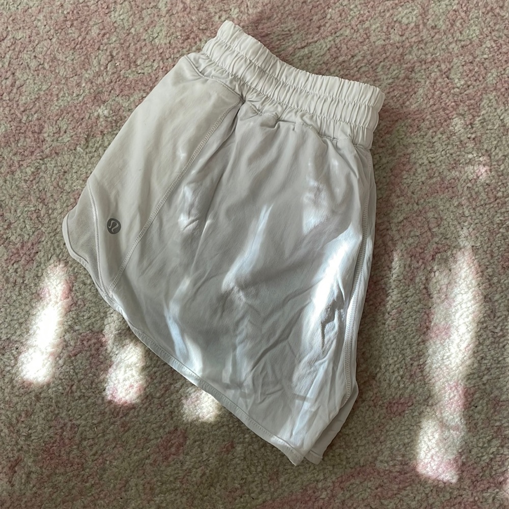 Lululemon Hotty Hot Low-Rise Lined Short 2.5” White